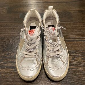 100% Authentic Golden Goose Mid Star Classic. Great used condition. Size 38.